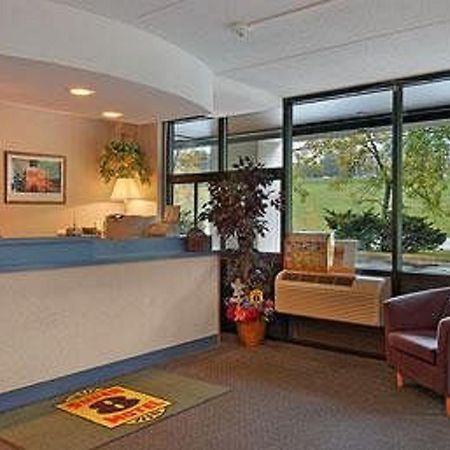 Super 8 By Wyndham White River Junction Interior foto