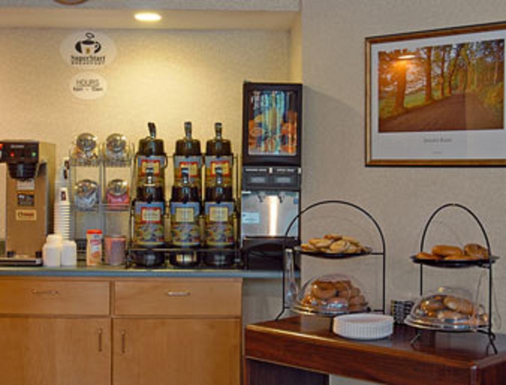 Super 8 By Wyndham White River Junction Restaurant foto