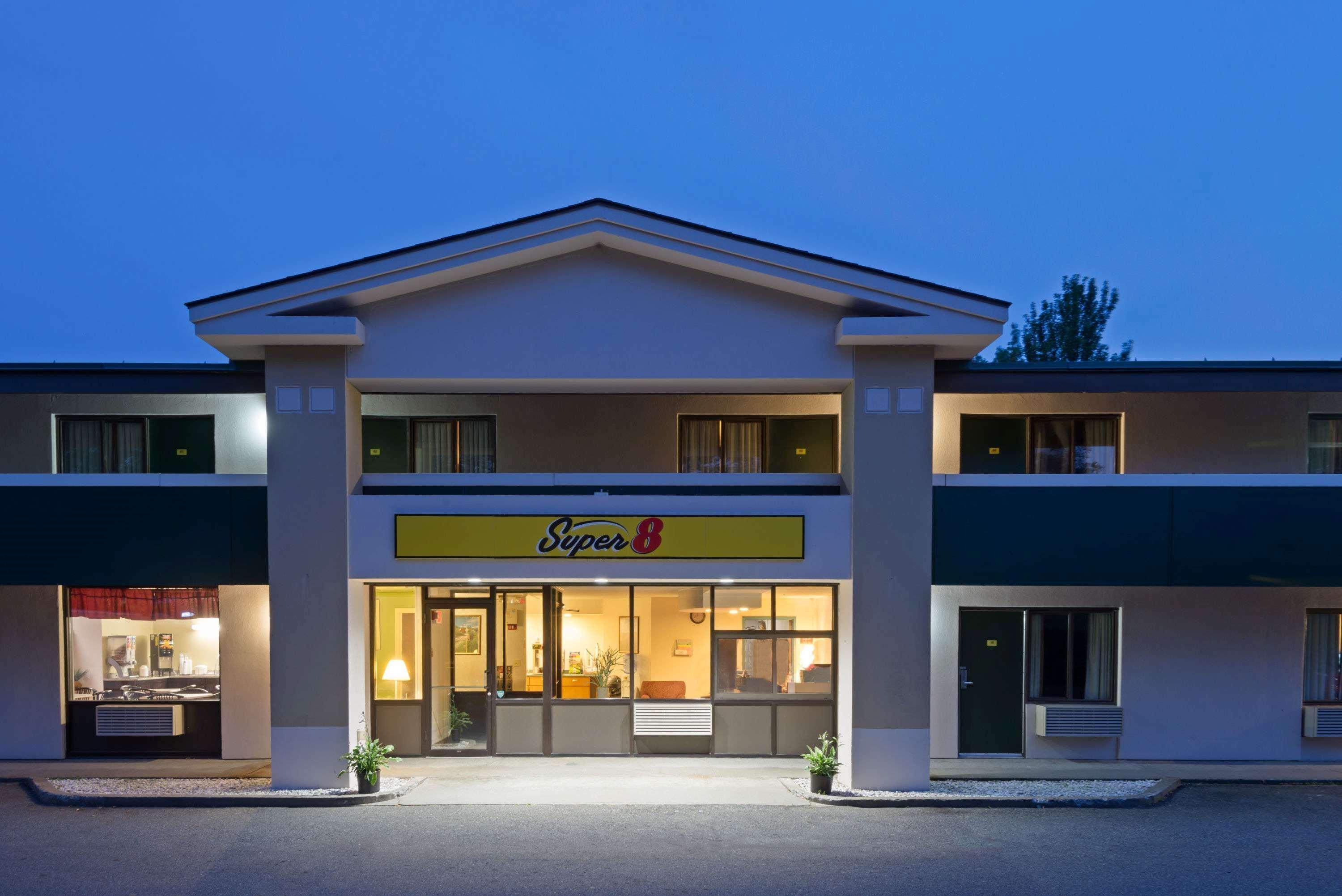 Super 8 By Wyndham White River Junction Exterior foto