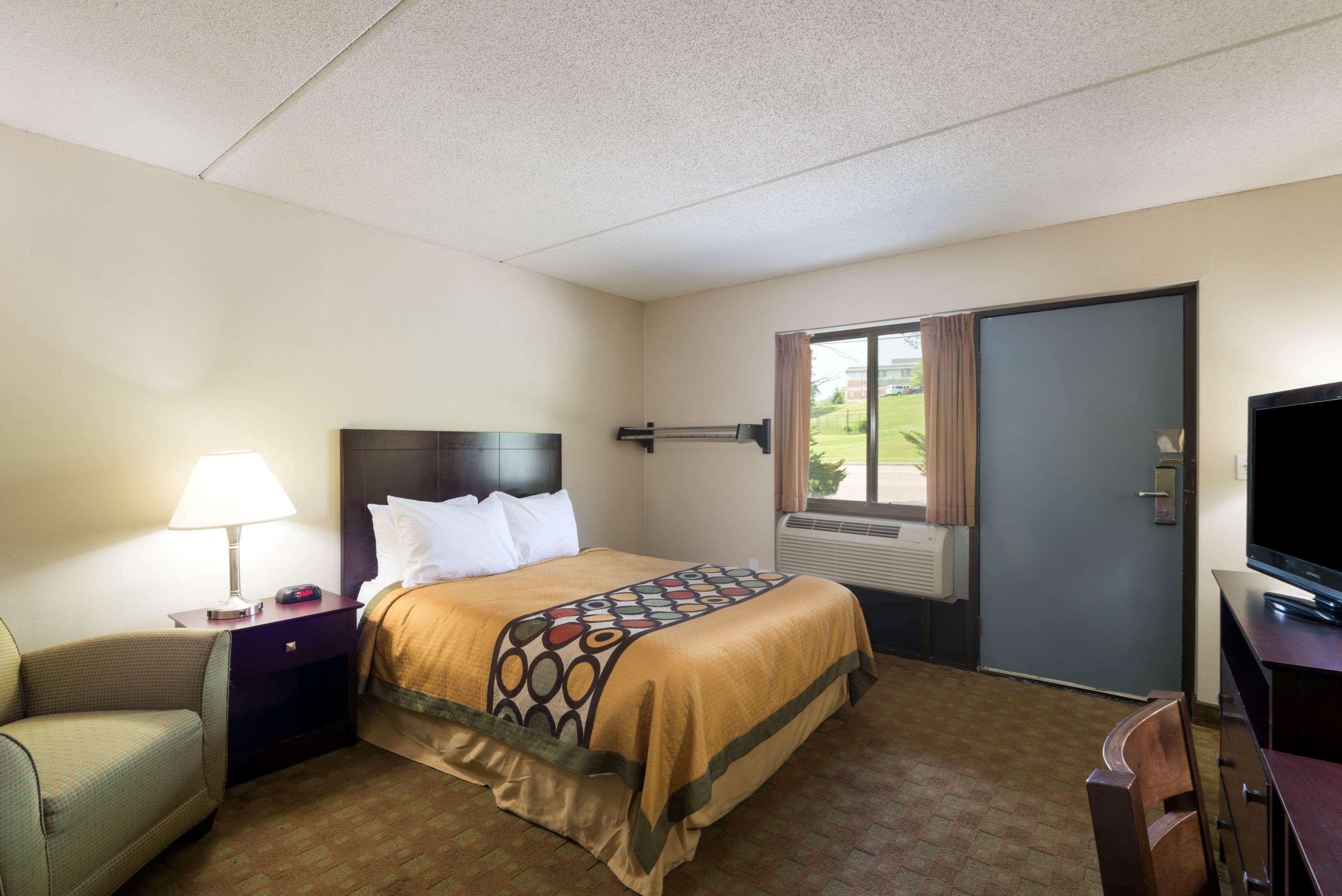Super 8 By Wyndham White River Junction Exterior foto