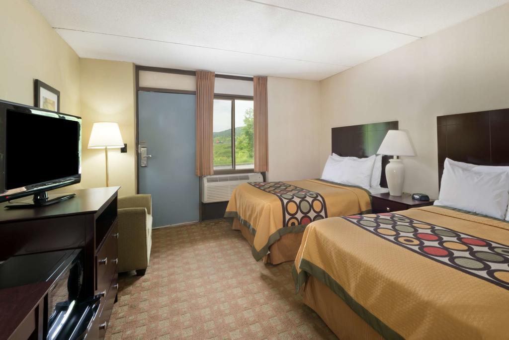 Super 8 By Wyndham White River Junction Exterior foto