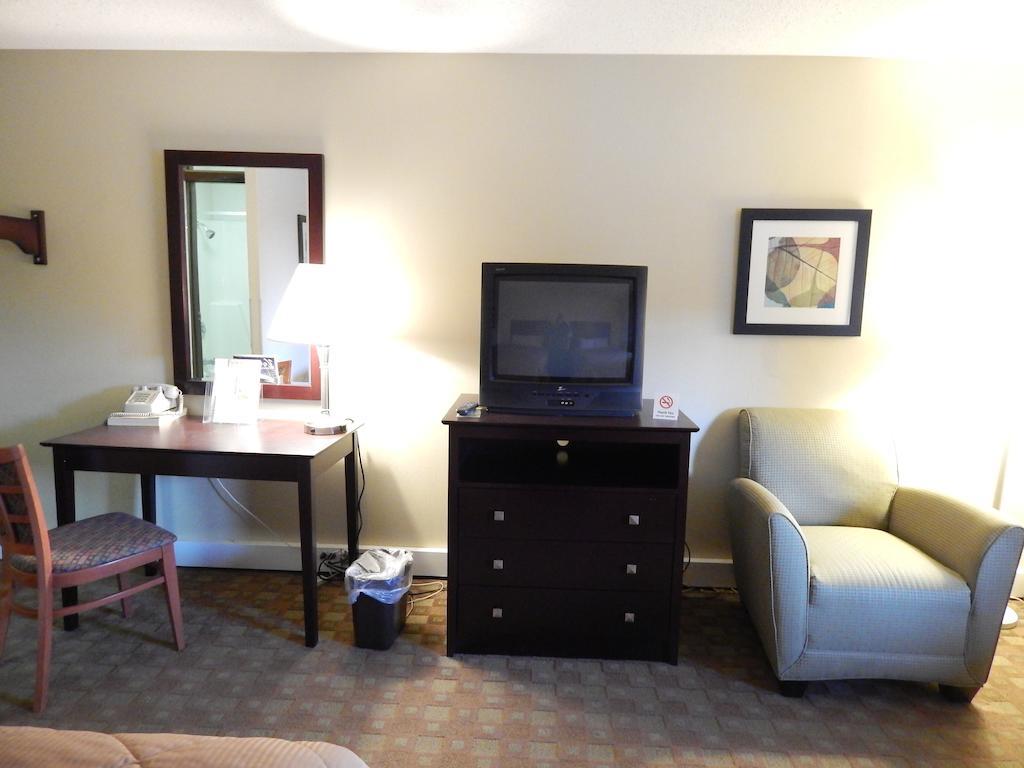 Super 8 By Wyndham White River Junction Exterior foto