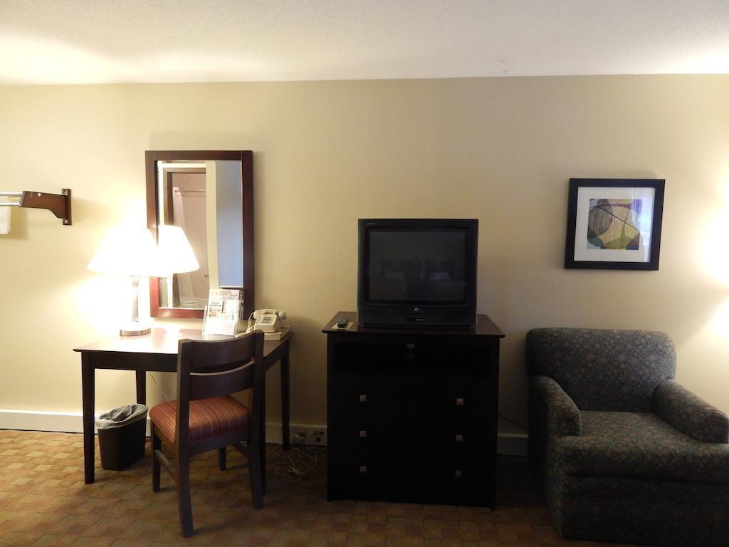 Super 8 By Wyndham White River Junction Exterior foto
