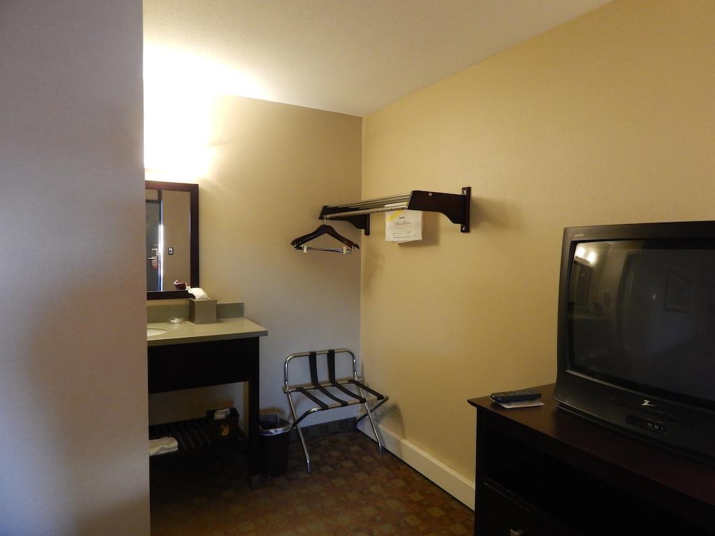 Super 8 By Wyndham White River Junction Exterior foto