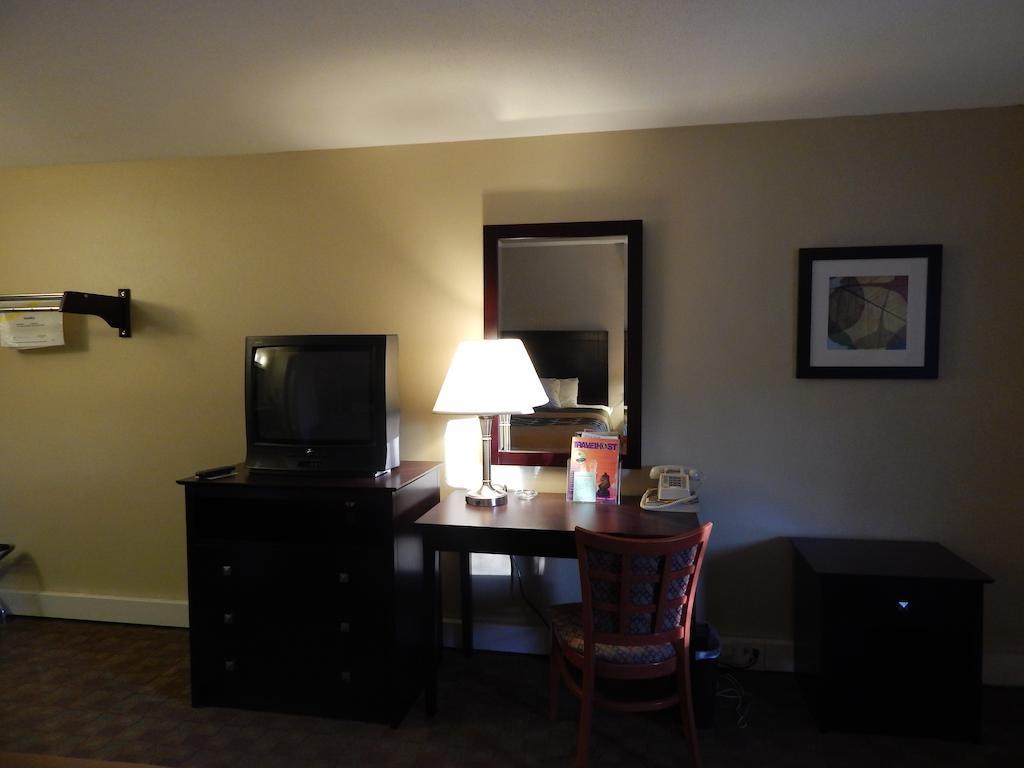 Super 8 By Wyndham White River Junction Exterior foto
